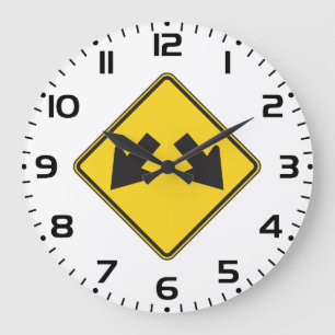 Zwei nach unten zeigende Pfeile Warnstraßenschild Große Wanduhr