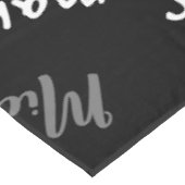 Zwei Namen, zwei Muster monogramm schwarz grau wei Tischdecke (Schrägansicht)