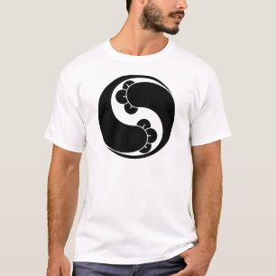 Zwei Nelken-Wirbel in veränderter Form T-Shirt