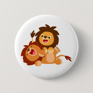 Zwei Niedlich spielende Cartoon Lions Button