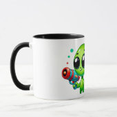 Zwei niedliche Aliens mit Pistolen. Tasse (Links)