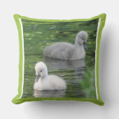 Zwei Niedliche Babyschwänze Nahe Hoch-Kissen Kissen (Vorderseite)