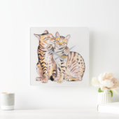 Zwei Niedliche Bengalische Katzen Aquarellkunst Quadratische Wanduhr (Zuhause)
