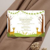 zwei niedliche Giraffen in einer grünen Waldbabydu Einladung