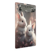 Zwei niedliche Kaninchen mit Sakura Mini Zwischena Mini Klemmbrett (Schrägansicht)