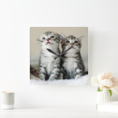 Zwei niedliche Kätzchen Quadratische Wanduhr (Zuhause)