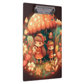 Zwei niedliche kleine Elfen unter Pilzen Zwischena Klemmbrett (Rechts)