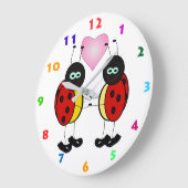 ZWEI NIEDLICHE LADYBIRDS UND KINDERHERZ FÜR KINDER GROßE WANDUHR (Winkel)