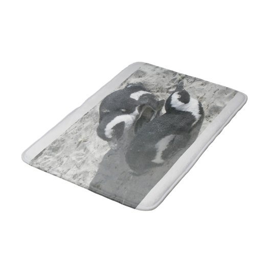 Zwei Niedliche Pinguine Bathmat Badematte (Schrägansicht)