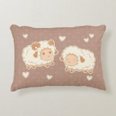 Zwei Niedliche Schafspattern auf Braun Dekokissen (Vorderseite)