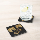 Zwei offene facettierte Armbänder und ein Paar Untersetzer (Rechte Seite)