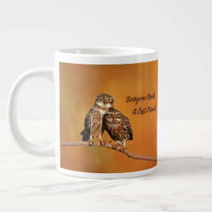 Zwei Owls auf Zweig Jeder braucht einen besten Fre Jumbo-Tasse
