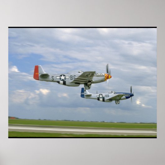 Zwei P51-Mustangs fliegen nach._WWII-Flugzeug Poster (Vorne)