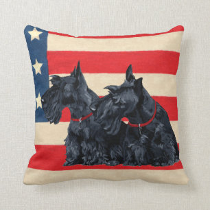 Zwei patriotische Scottish Terriers Kissen