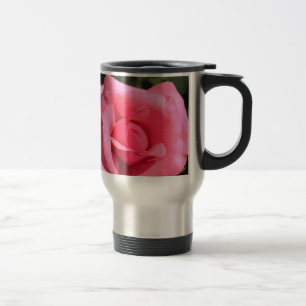 zwei perfekte Blume in heißen rosa Rose. Liebe Reisebecher