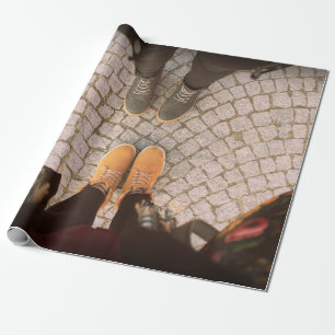 Zwei Personen, die vor einander stehend sind, Foto Geschenkpapier