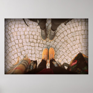 Zwei Personen, die vor einander stehend sind Foto Poster