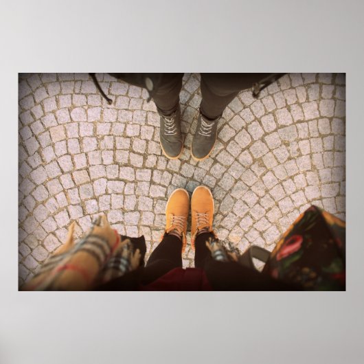 Zwei Personen, die vor einander stehend sind Foto Poster (Vorne)