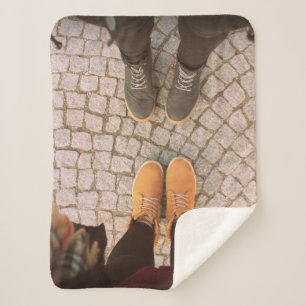 Zwei Personen, die vor einander stehend sind, Foto Sherpadecke