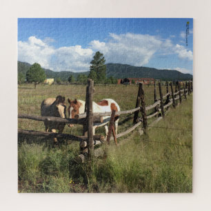Zwei Pferde an einem rustikalen Holzzaun Fotografi Puzzle