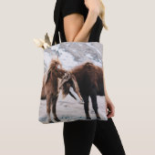 ZWEI PFERDE AUF DEM FELD TASCHE (Von Nahem)