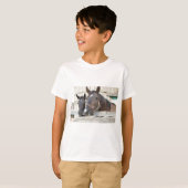Zwei Pferde Chewin einen Zaun T-Shirt (Vorne ganz)