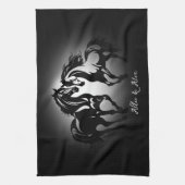 Zwei Pferde in der Liebe Schwarz-weißes Pferdefreu Geschirrtuch (Vertikal)
