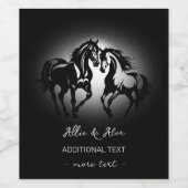 Zwei Pferde in der Liebe Schwarz-weißes Pferdefreu Weinetikett (Einzelnes Label)