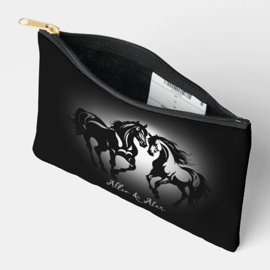 Zwei Pferde in der Liebe Schwarz-weißes Pferdefreu Zubehörtasche (Offen)