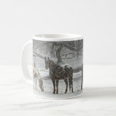 Zwei Pferde in Schneeweide im sanften Schneefall Kaffeetasse (Vorderseite Links)