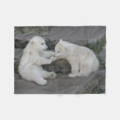 Zwei Polar Bären Cubs Fleecedecke (Vorderseite (Horizontal))
