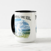 Zwei Räder, ein Soul. Radsport Tasse (Vorderseite Links)