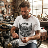 Zwei Räder mit einem Herzfahrer T-Shirt