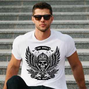 Zwei Räder mit einem Herzfahrer T-Shirt