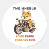 Zwei Räder vier Paws Endloser Spaß im Freien Runder Aufkleber (Vorderseite)