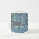 Zwei Ranch Pferde spielen nachts im Winter Mattglastasse (Vorderseite Links)