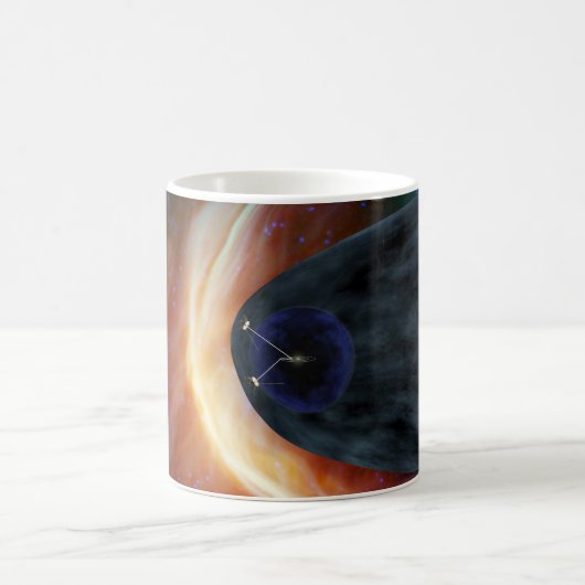 Zwei Raumschiffe der Voyager entdecken den turbule Kaffeetasse (Mittel)