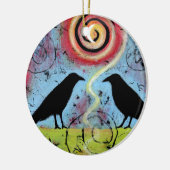 Zwei Ravens setzen sich und reflektieren Whimsical Keramik Ornament (Links)