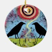 Zwei Ravens setzen sich und reflektieren Whimsical Keramik Ornament (Hinten)
