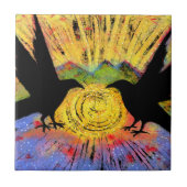 Zwei Ravens setzen und reflektieren auf der Sonnen Fliese (Vorderseite)