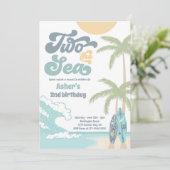 Zwei Retro-Surfbrett-Strand am 2. Geburtstag Einladung (Stehend Vorderseite)