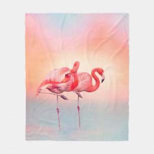 Zwei rosa Flamingos im Wasser bei SonnenuntergangF Fleecedecke
