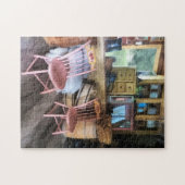 Zwei rosa Stühle im Allgemeinen im Handel Puzzle (Horizontal)