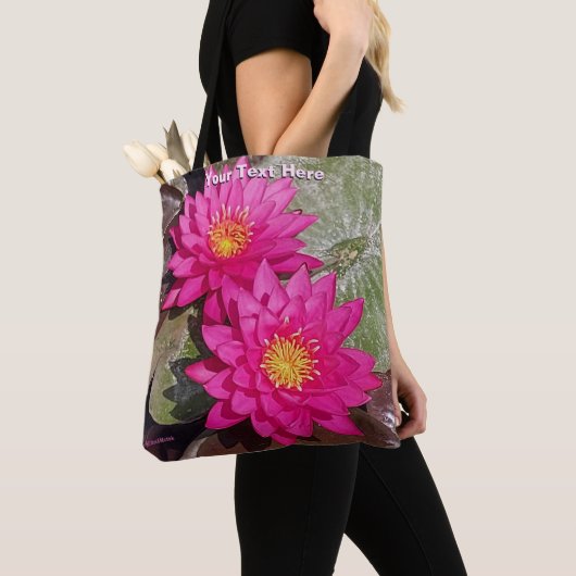 Zwei rosafarbene Lilien Tasche (Von Nahem)