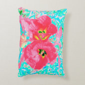 Zwei Rosy Red Coral Pum Crazy Hibiskus auf Aqua Dekokissen (Rückseite(Vertikal))