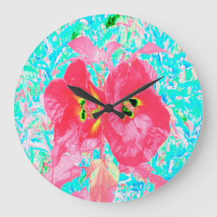 Zwei Rosy Red Coral Pum Crazy Hibiskus auf Aqua Große Wanduhr