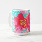 Zwei Rosy Red Coral Pum Crazy Hibiskus auf Aqua Kaffeetasse (Vorderseite Links)