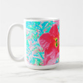 Zwei Rosy Red Coral Pum Crazy Hibiskus auf Aqua Kaffeetasse (Links)
