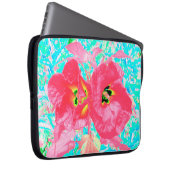 Zwei Rosy Red Coral Pum Crazy Hibiskus auf Aqua Laptopschutzhülle (Vorne Rechts)