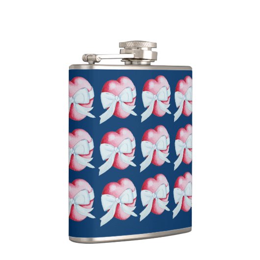 zwei rote Herzen mit weißem Bandbogen Flachmann (Rechts)